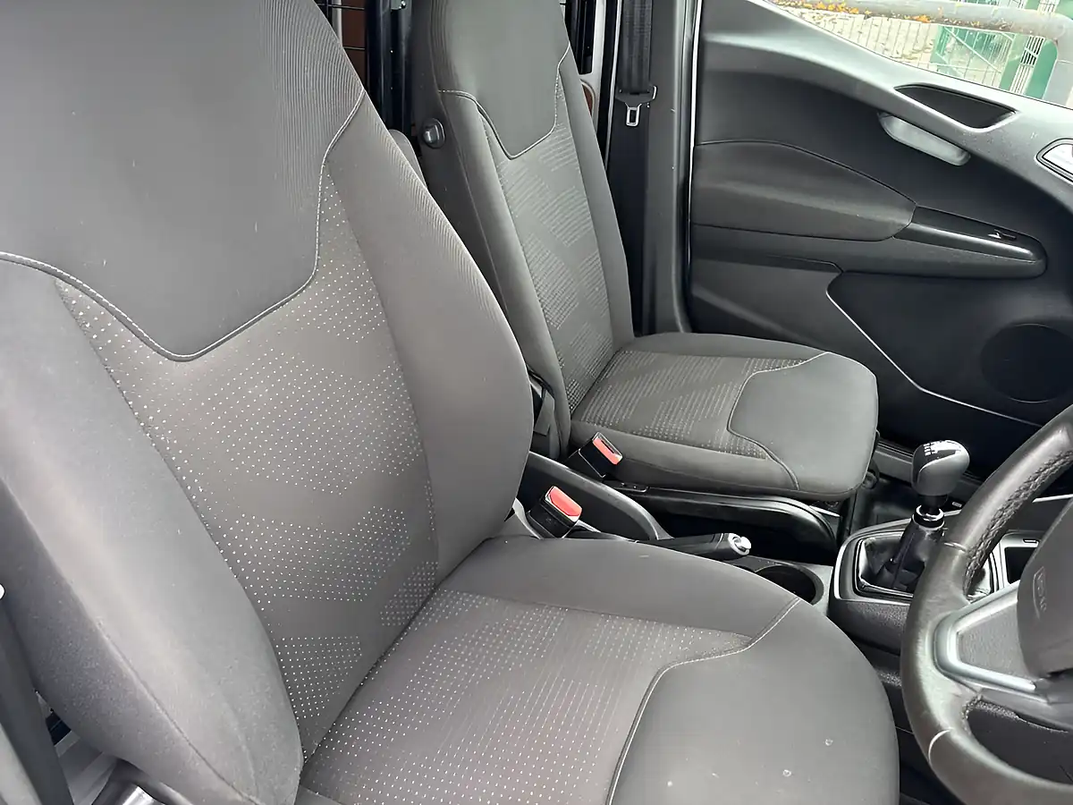Used 2020 Ford Transit Courier Trend White - Interior and Exterior details 12