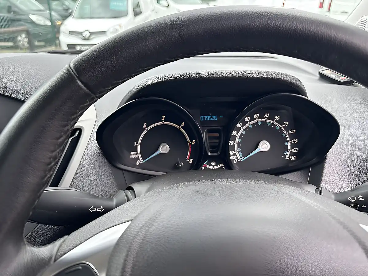 Used 2020 Ford Transit Courier Trend White - Interior and Exterior details 13