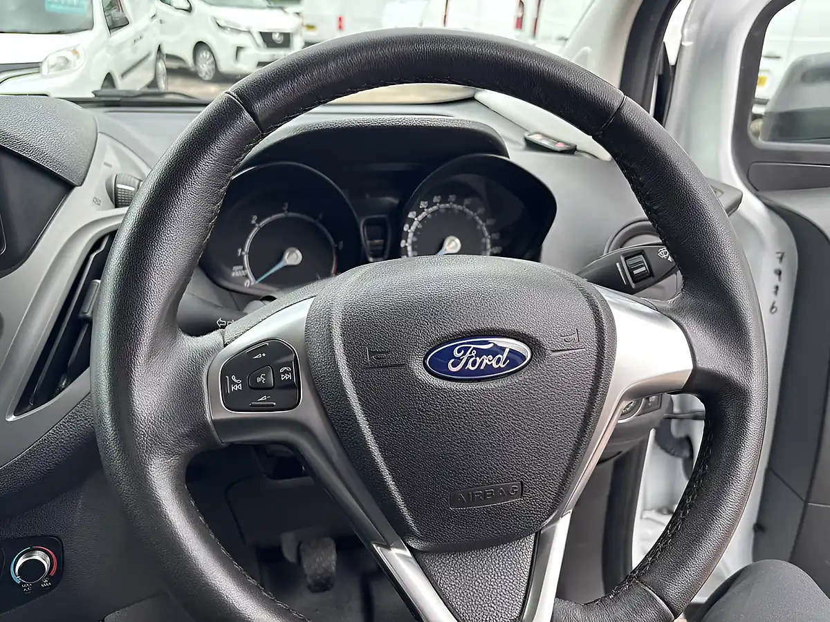 Used 2020 Ford Transit Courier Trend White - Interior and Exterior details 15