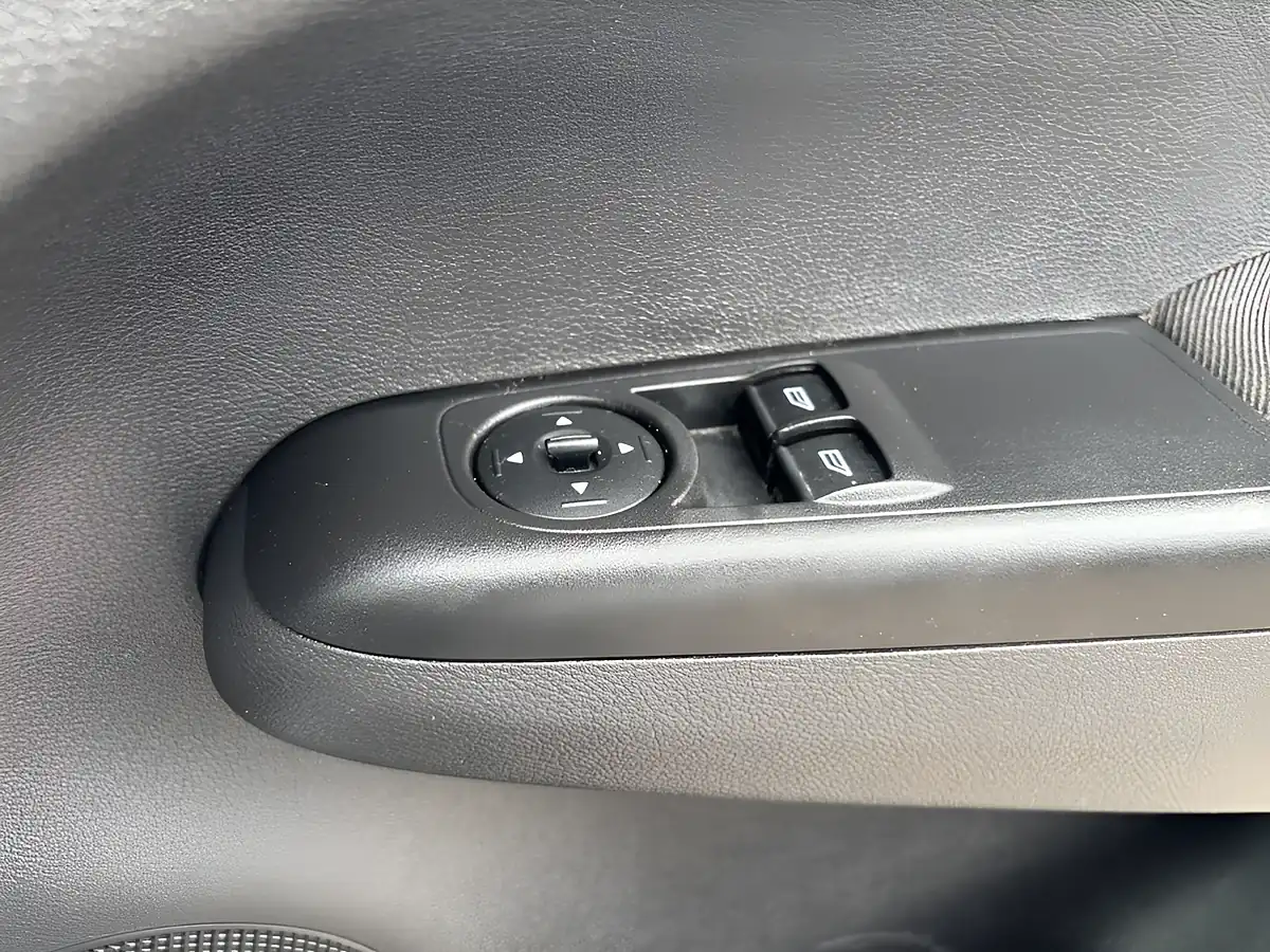 Used 2020 Ford Transit Courier Trend White - Interior and Exterior details 16
