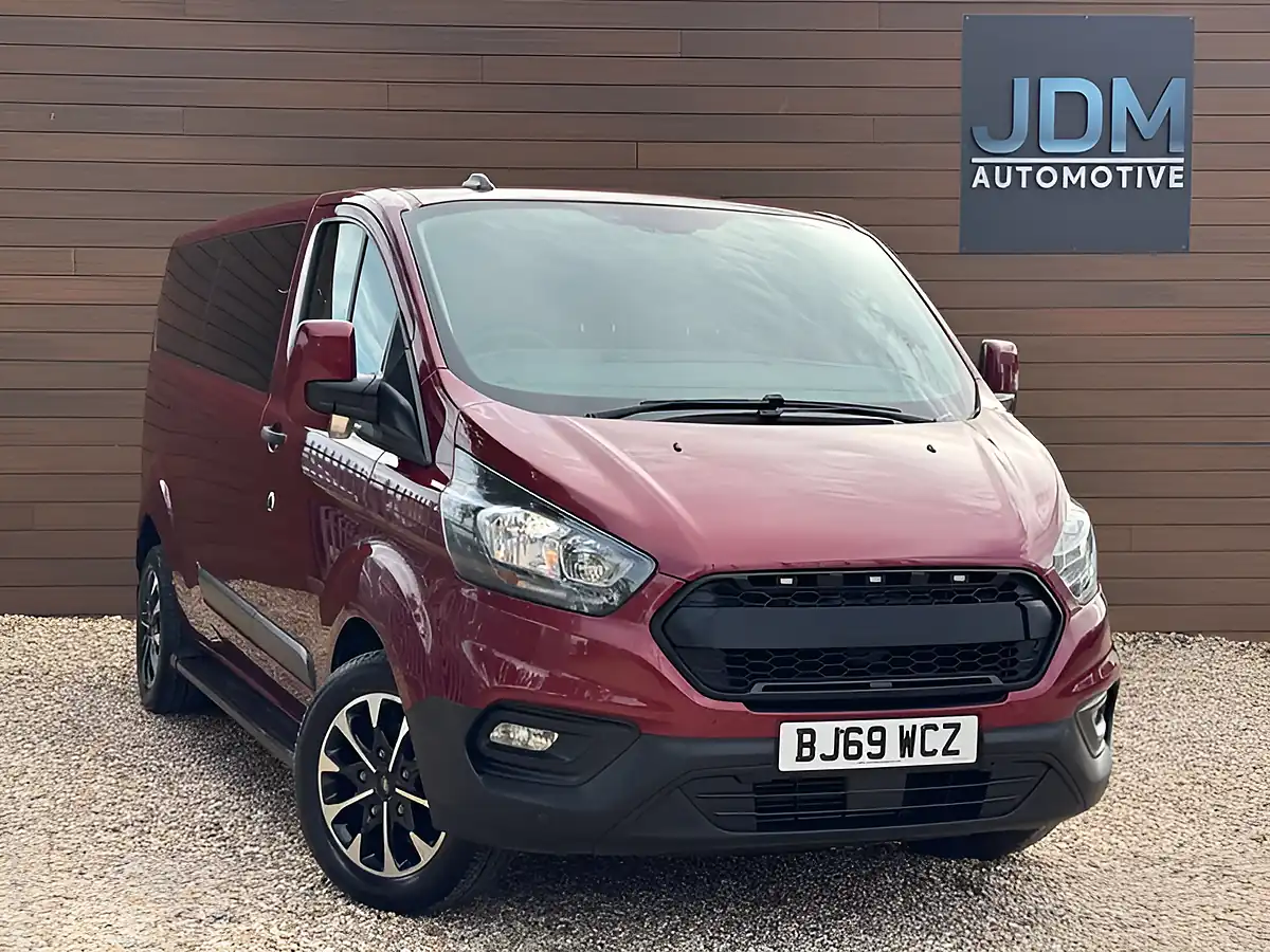 Used 2020 Ford Transit Custom 320 Leader Red - Front View