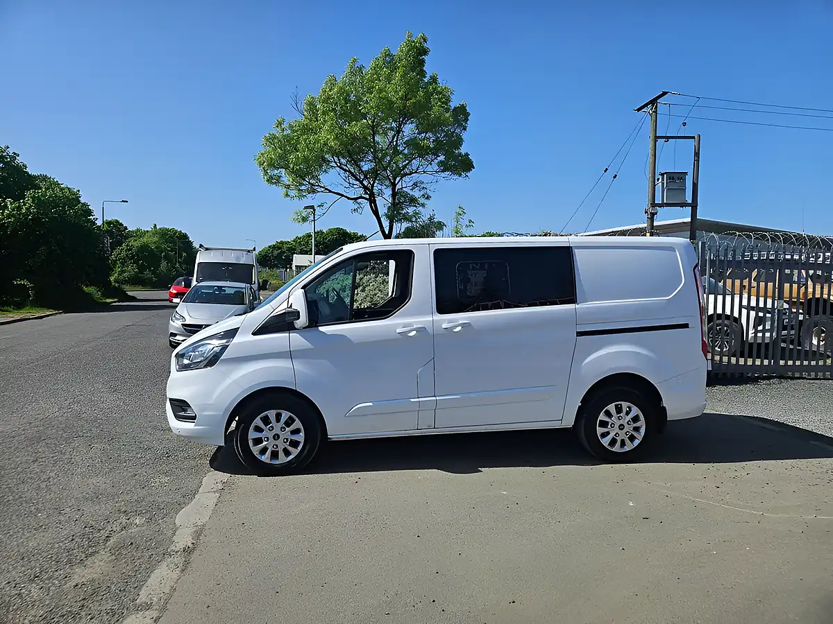 Used 2020 Ford Transit Custom 320 Limited Crew Van White - Interior and Exterior details 5