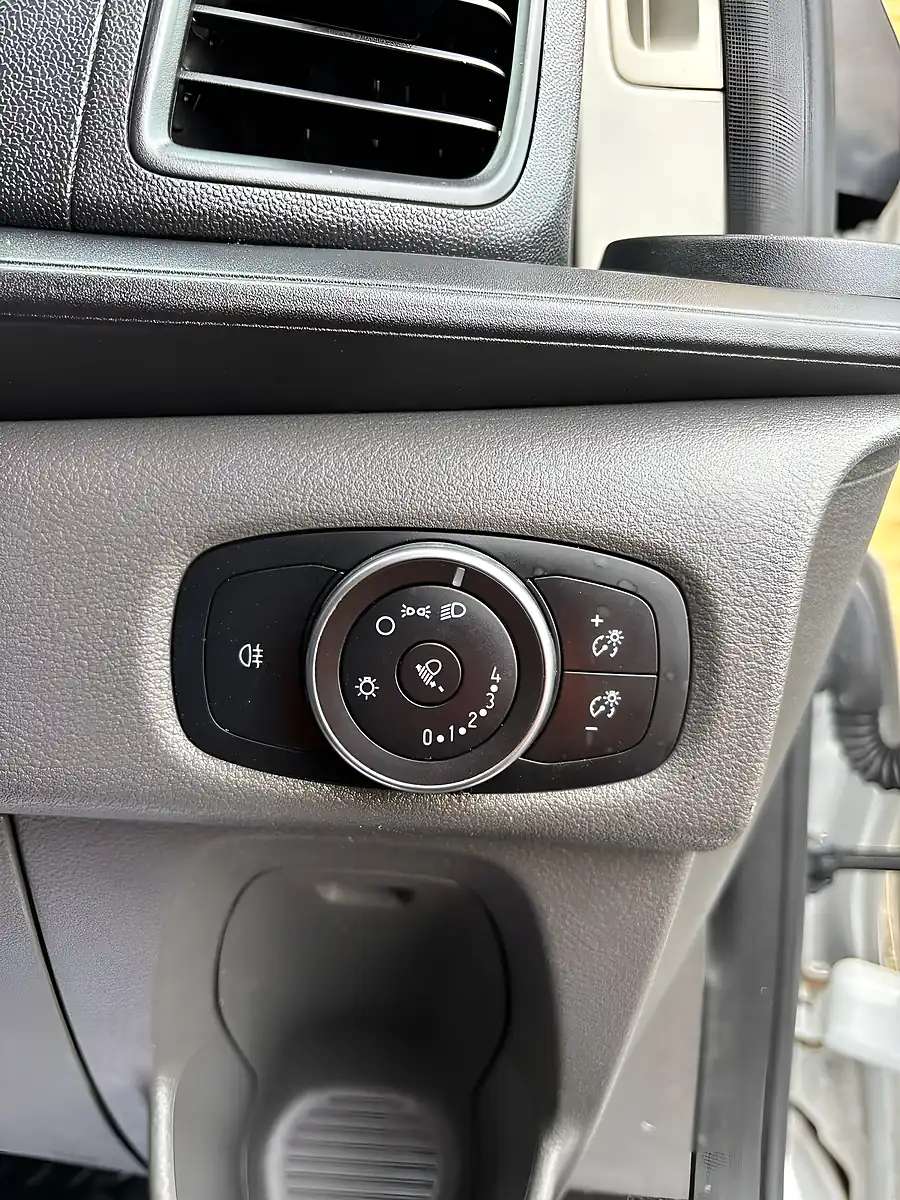 Used 2020 Ford Transit Custom Leader White - Interior and Exterior details 13