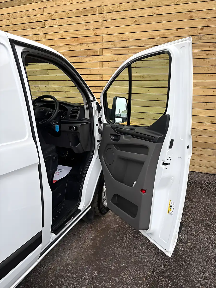 Used 2020 Ford Transit Custom Leader White - Interior and Exterior details 9