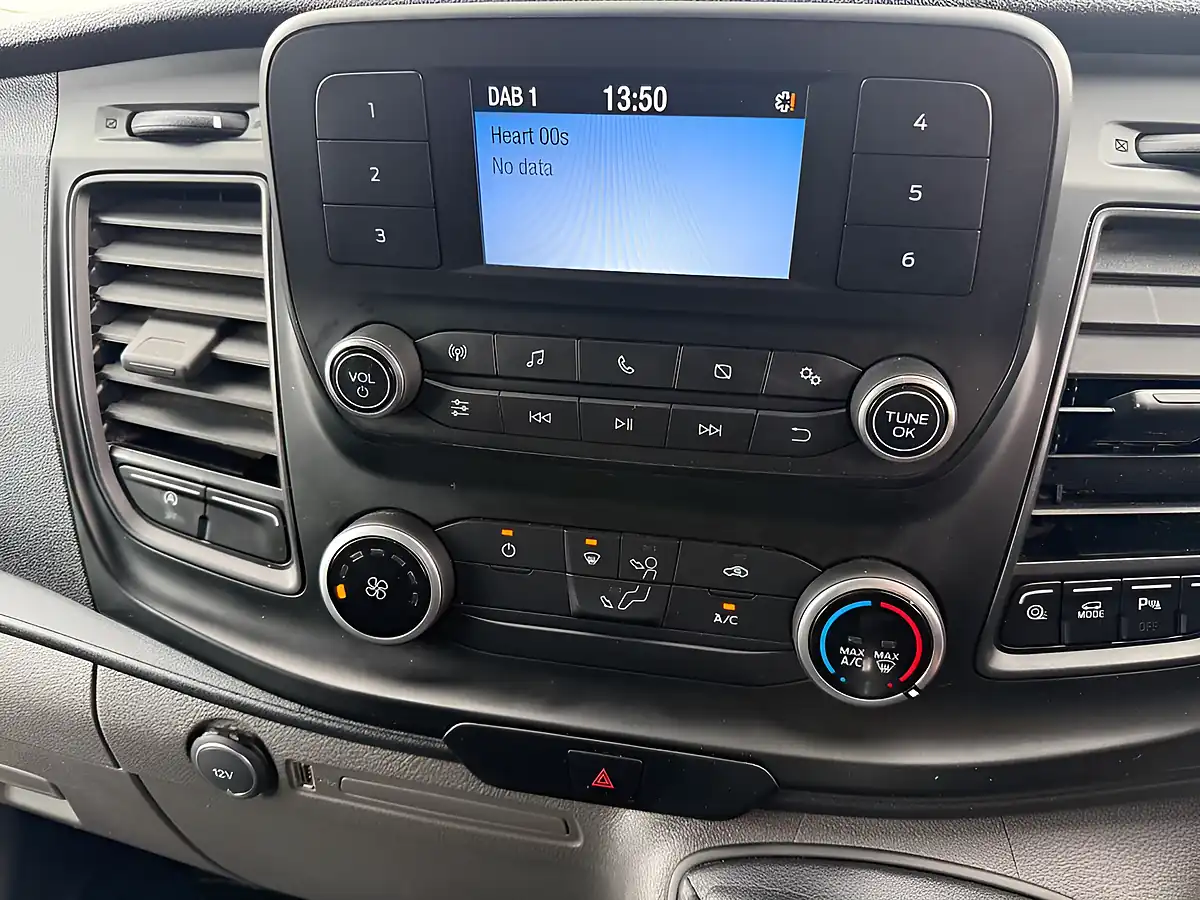 Used 2020 Ford Transit Custom Leader White - Interior and Exterior details 10