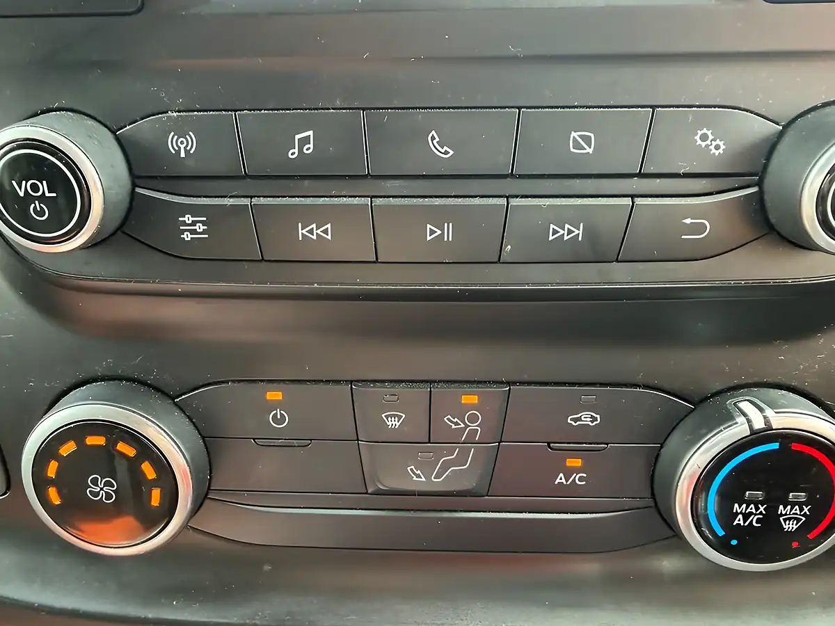 Used 2020 Ford Transit Custom Leader White - Interior and Exterior details 14