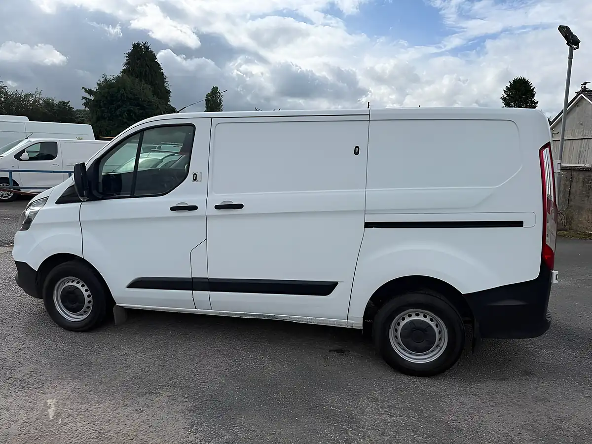 Used 2020 Ford Transit Custom Leader White - Interior and Exterior details 7