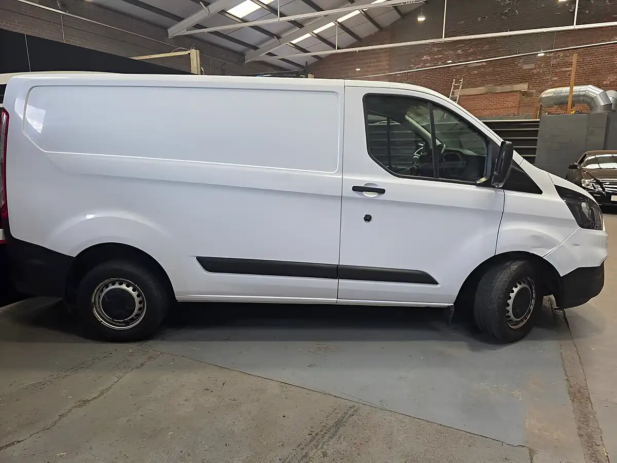 Used 2020 Ford Transit Custom Leader White - Interior and Exterior details 14