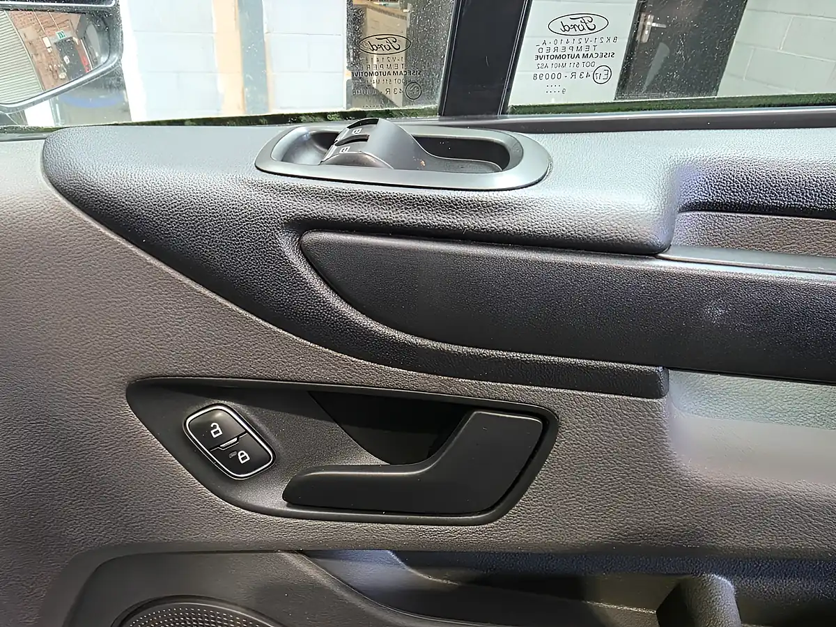 Used 2020 Ford Transit Custom Leader White - Interior and Exterior details 4