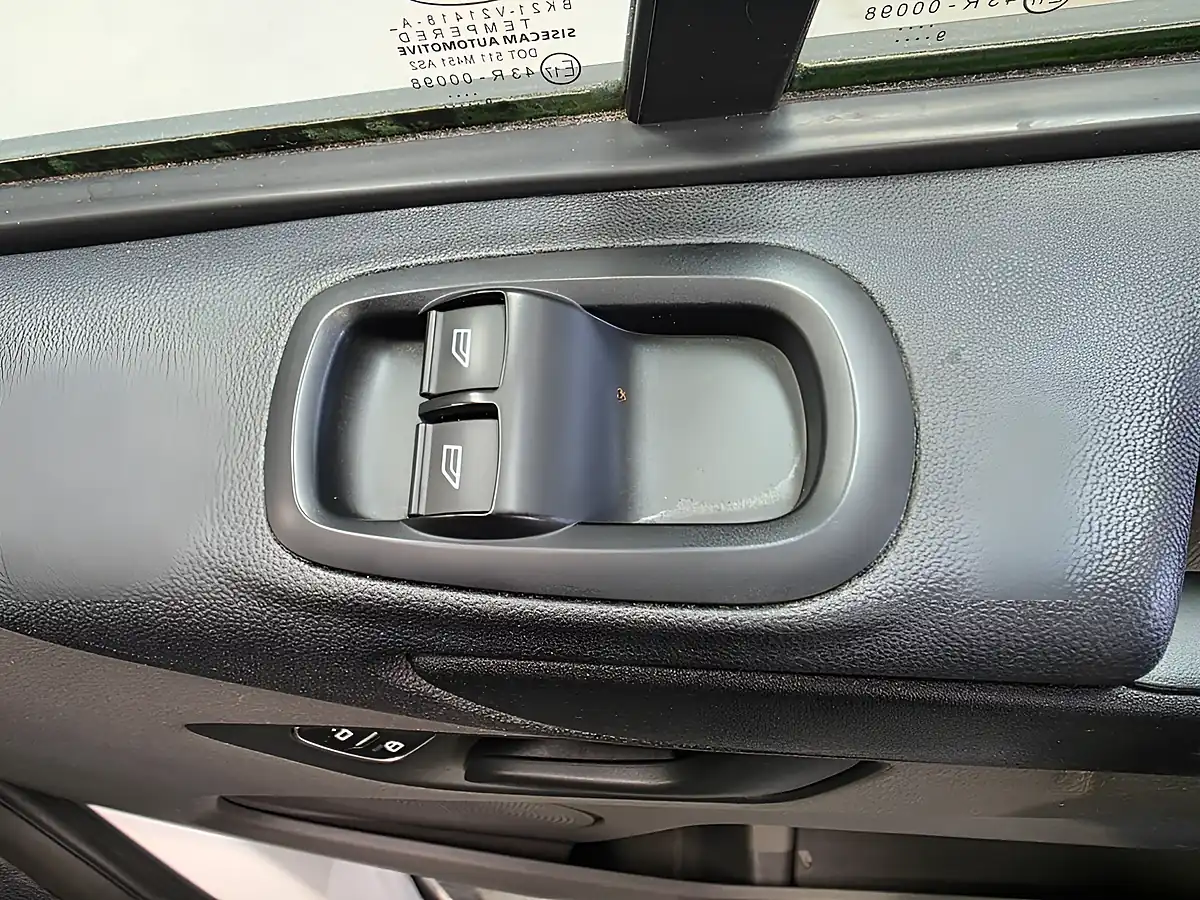 Used 2020 Ford Transit Custom Leader White - Interior and Exterior details 5
