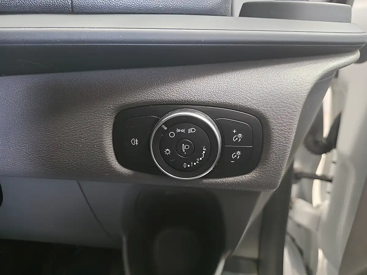 Used 2020 Ford Transit Custom Leader White - Interior and Exterior details 6