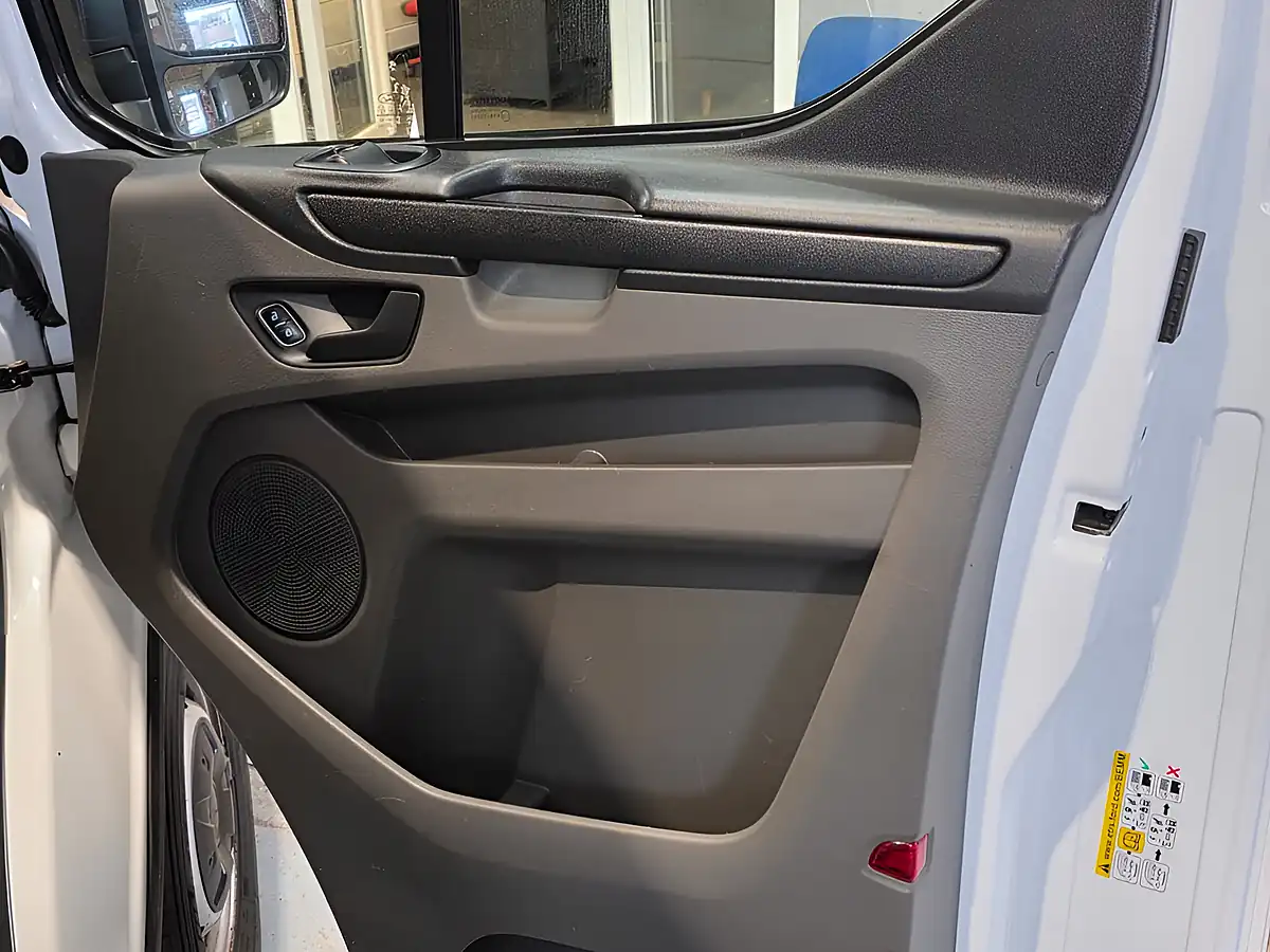 Used 2020 Ford Transit Custom Leader White - Interior and Exterior details 13