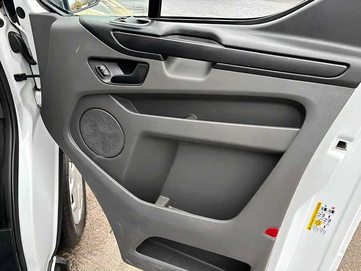 Used 2020 Ford Transit Custom Leader White - Interior and Exterior details 11