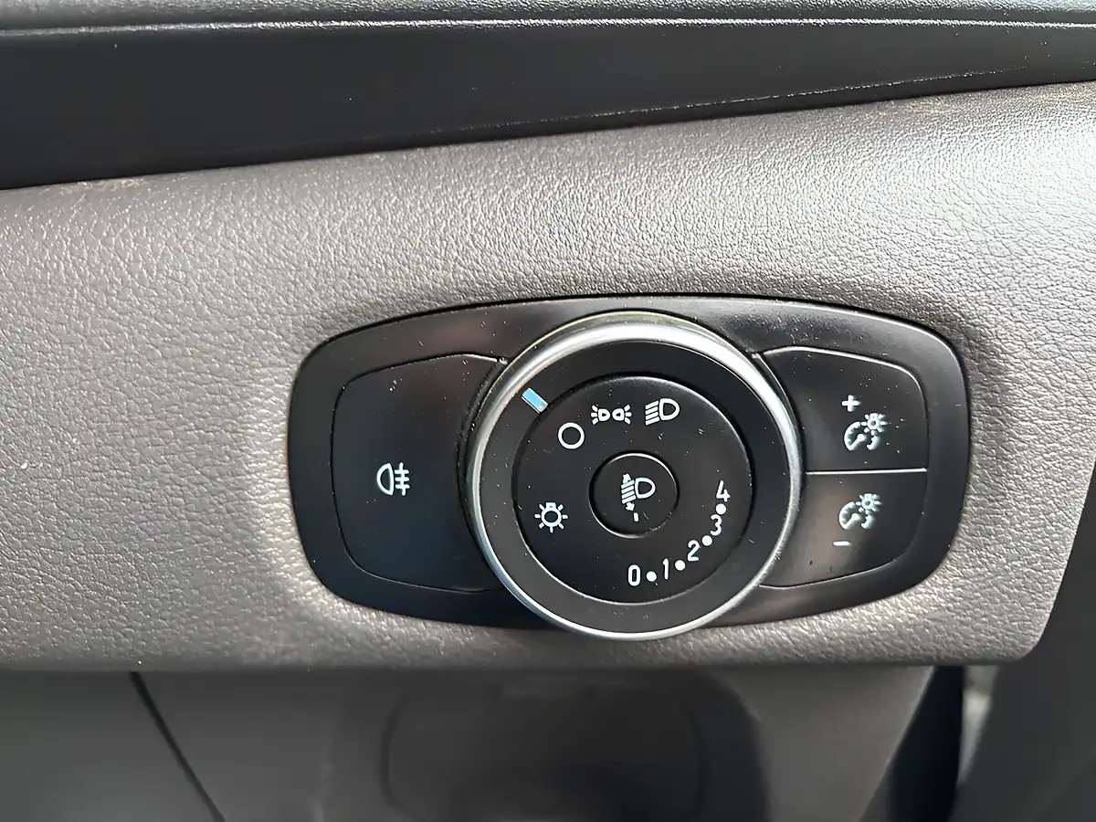 Used 2020 Ford Transit Custom Leader White - Interior and Exterior details 15