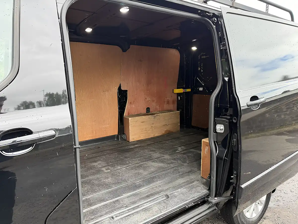 Used 2020 Ford Transit Custom Limited Black - Interior and Exterior details 15