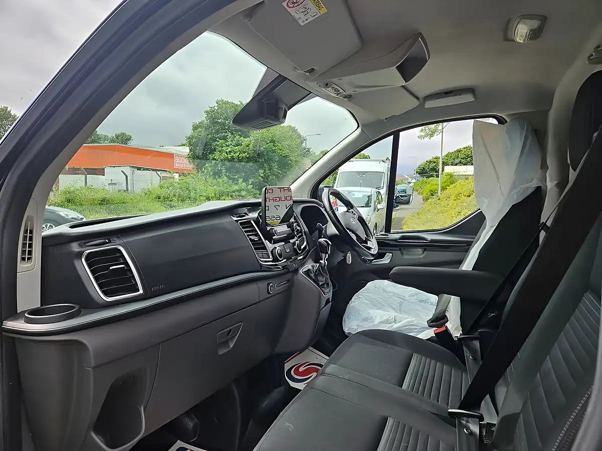 Used 2020 Ford Transit Custom Limited Black - Interior and Exterior details 11