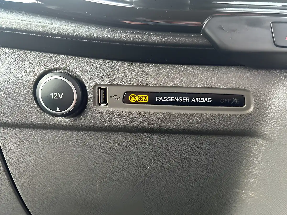 Used 2020 Ford Transit Custom Limited Black - Interior and Exterior details 17