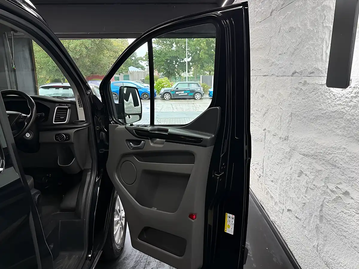 Used 2020 Ford Transit Custom Limited Black - Interior and Exterior details 20