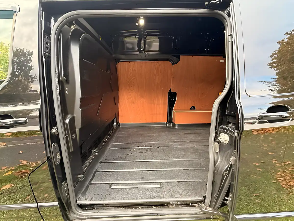Used 2020 Ford Transit Custom Limited Black - Interior and Exterior details 10