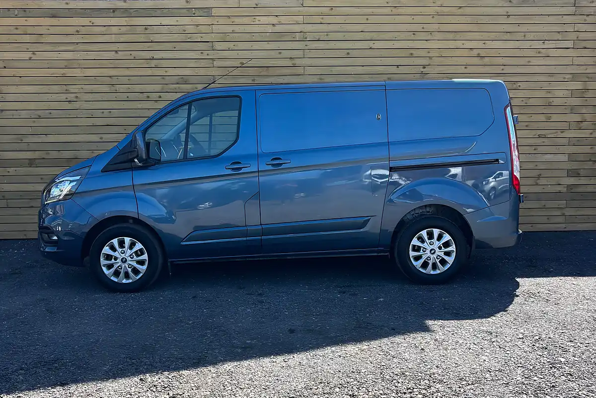Used 2020 Ford Transit Custom Limited Blue - Interior and Exterior details 10
