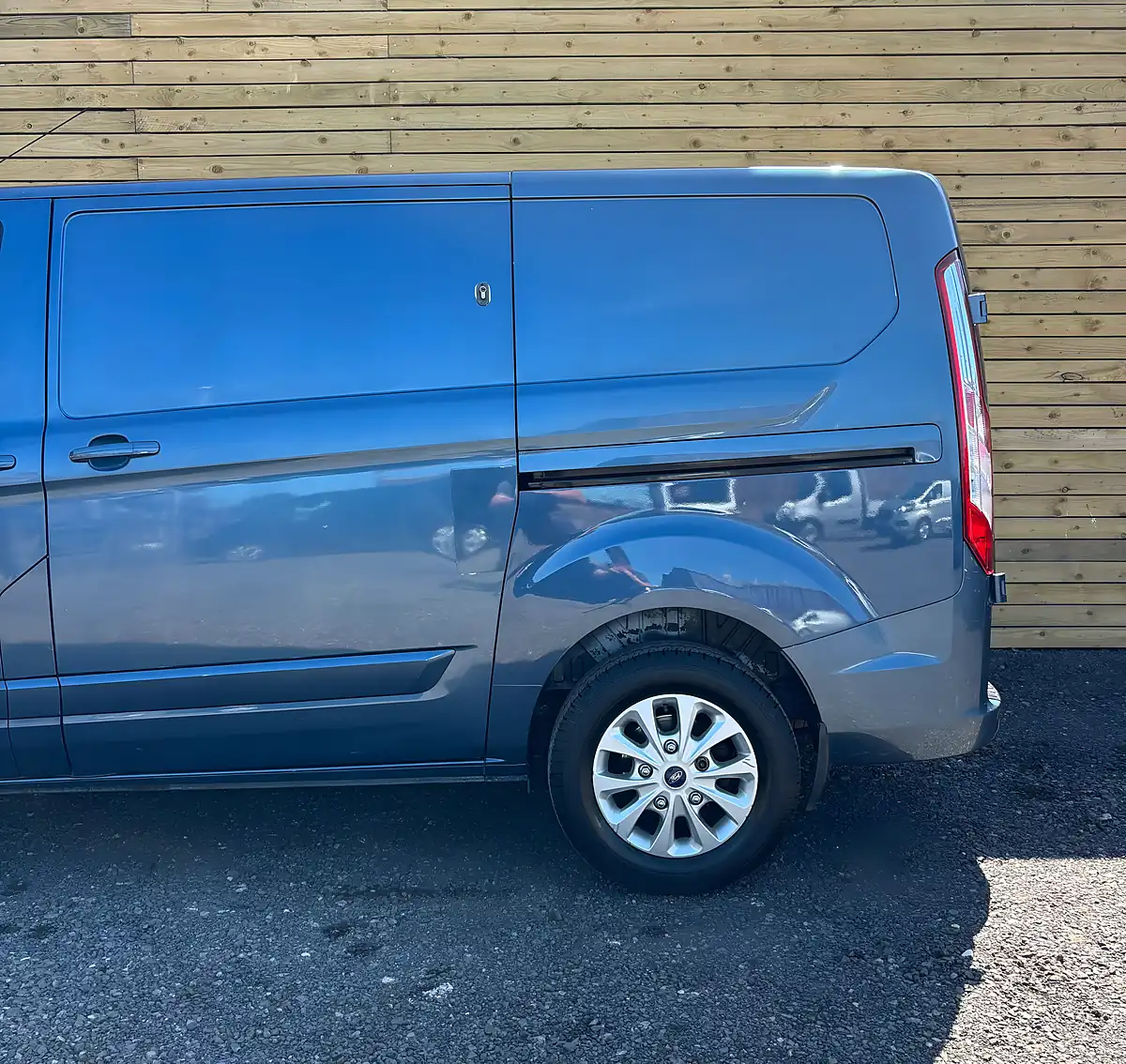 Used 2020 Ford Transit Custom Limited Blue - Interior and Exterior details 12