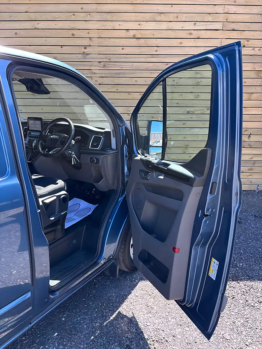Used 2020 Ford Transit Custom Limited Blue - Interior and Exterior details 17