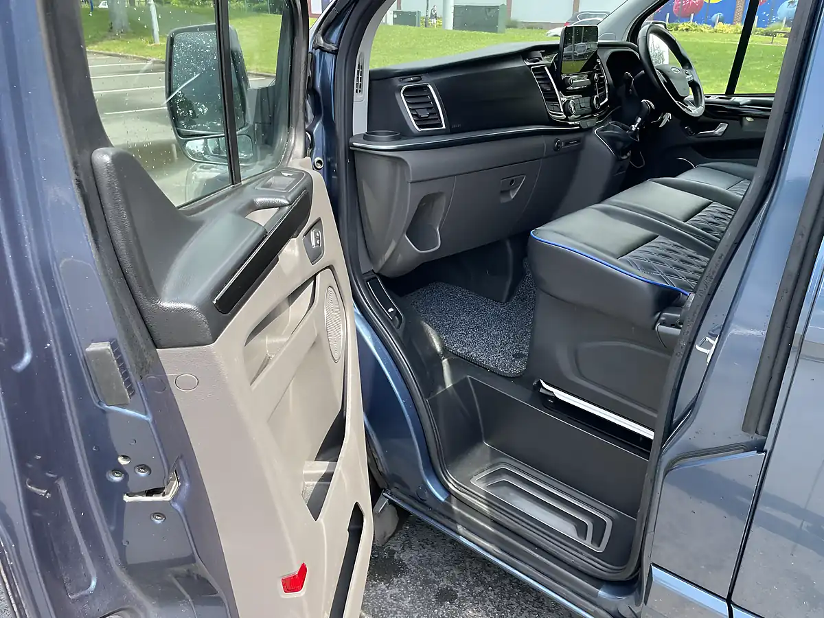 Used 2020 Ford Transit Custom Limited Blue - Interior and Exterior details 12