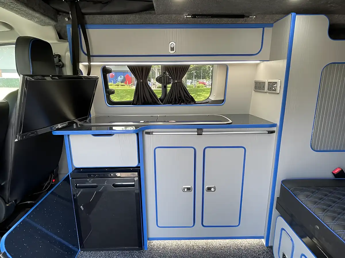Used 2020 Ford Transit Custom Limited Blue - Interior and Exterior details 15