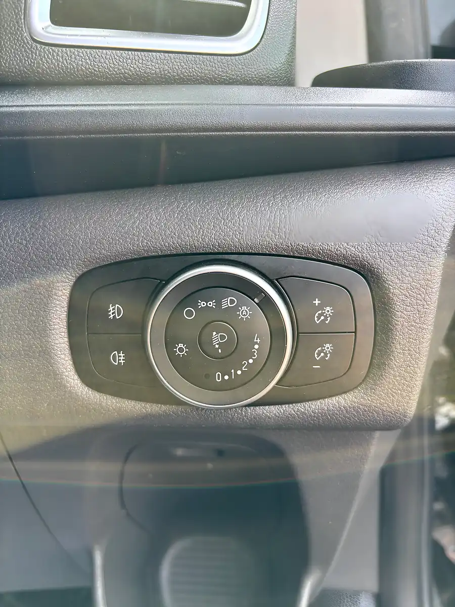 Used 2020 Ford Transit Custom Limited Grey - Interior and Exterior details 15