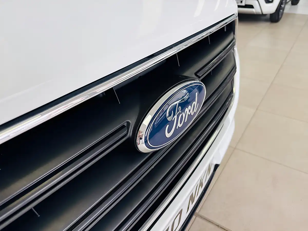 Used 2020 Ford Transit Custom Limited L2 H1 White - Interior and Exterior details 14