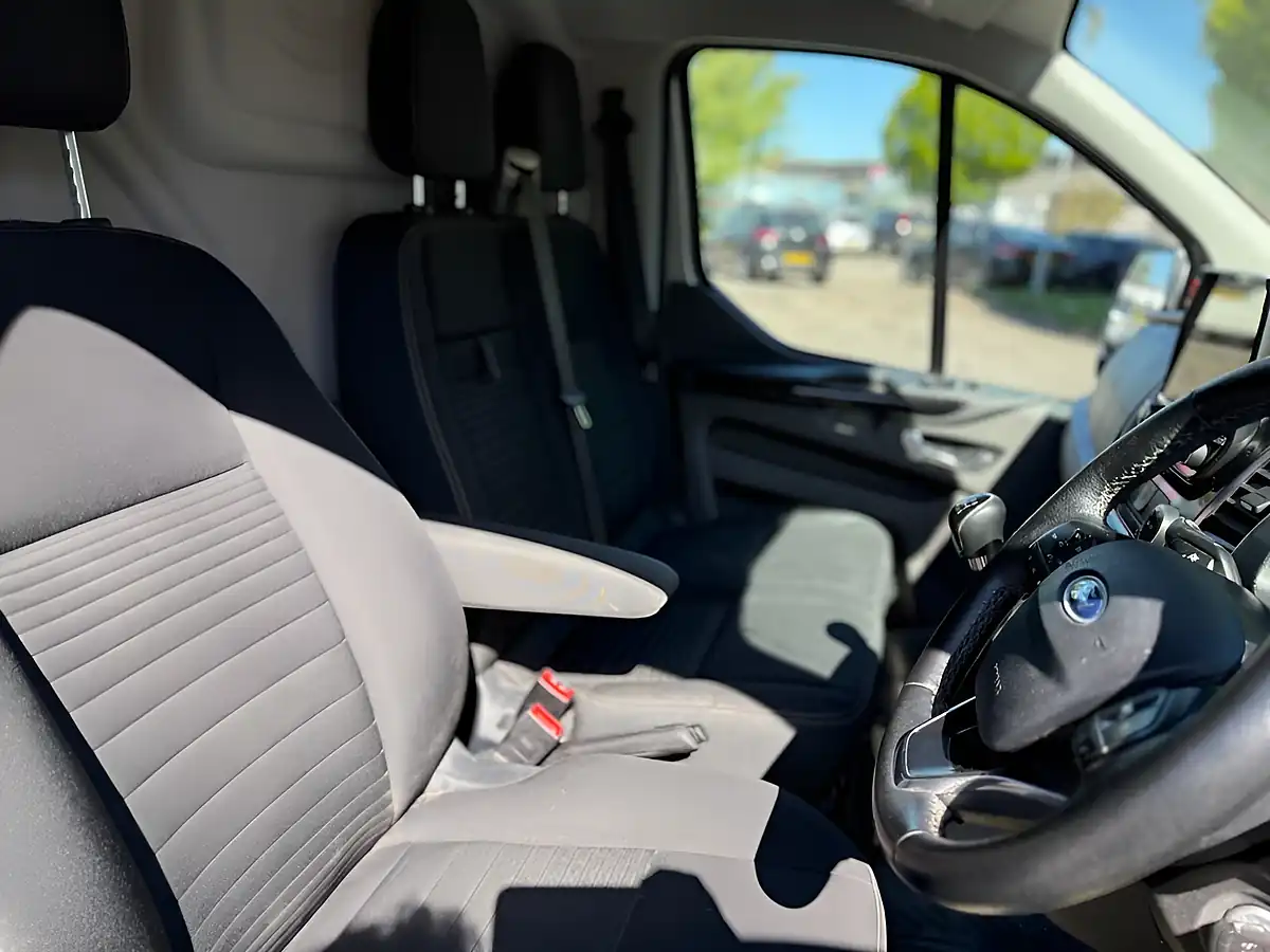 Used 2020 Ford Transit Custom Limited Moondust Silver - Interior and Exterior details 20