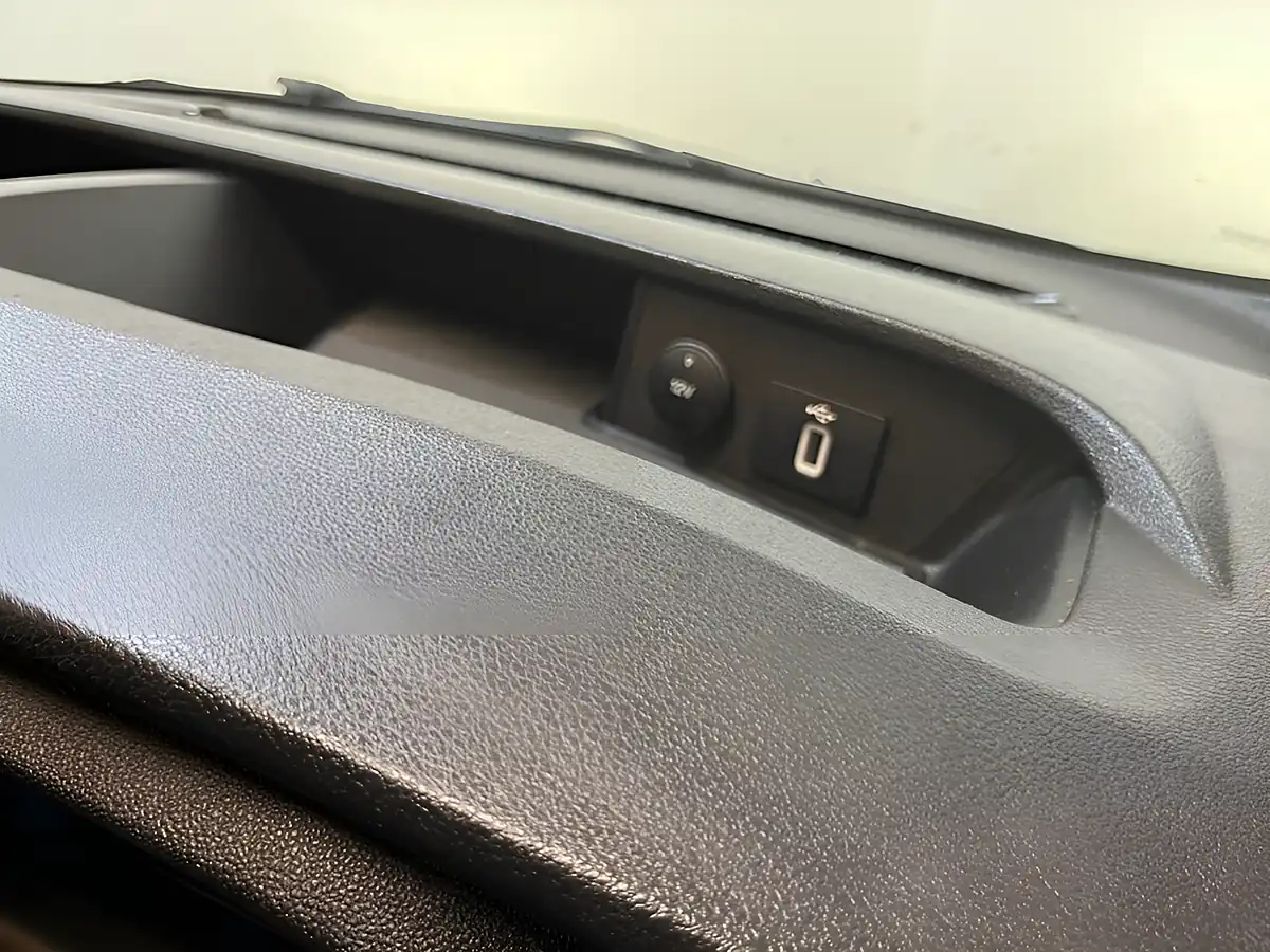 Used 2020 Ford Transit Custom Limited Silver - Interior and Exterior details 13