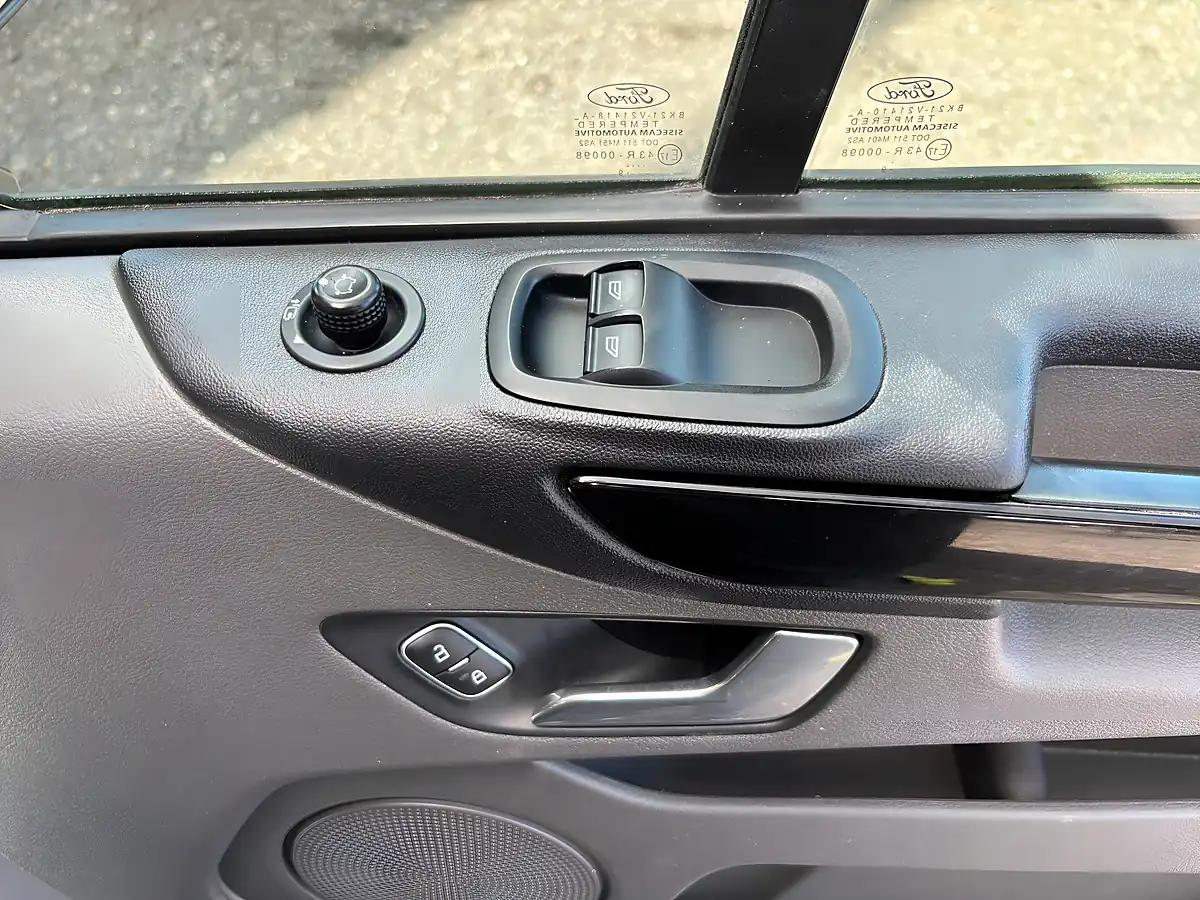 Used 2020 Ford Transit Custom Limited Silver - Interior and Exterior details 16