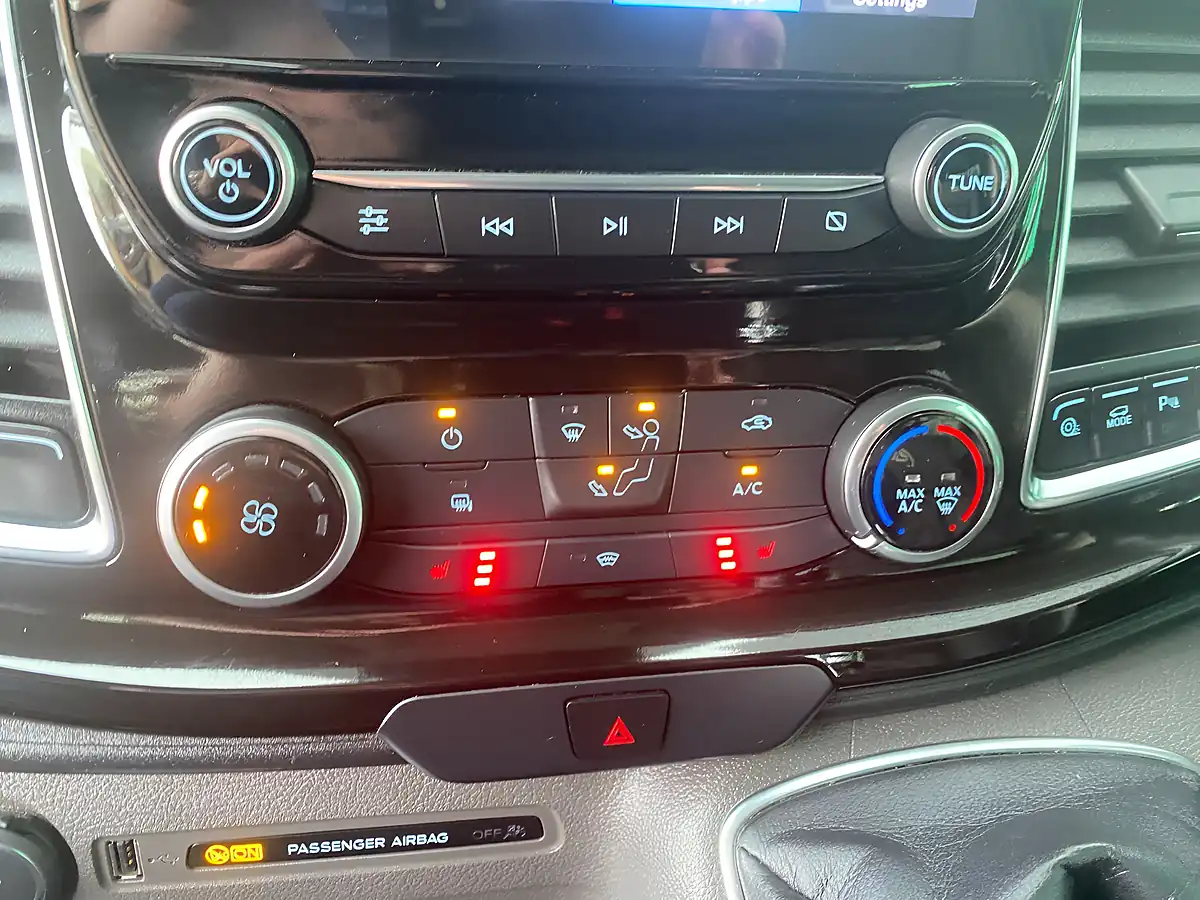 Used 2020 Ford Transit Custom Limited Silver - Interior and Exterior details 16