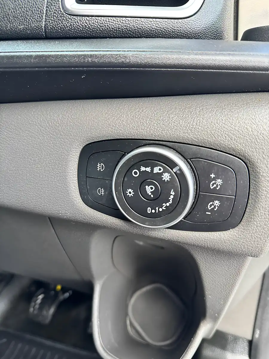 Used 2020 Ford Transit Custom Limited White - Interior and Exterior details 18