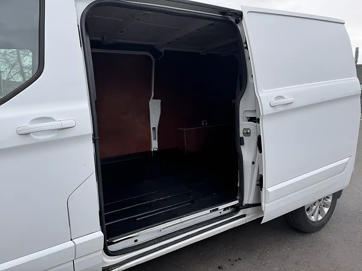 Used 2020 Ford Transit Custom Limited White - Interior and Exterior details 17
