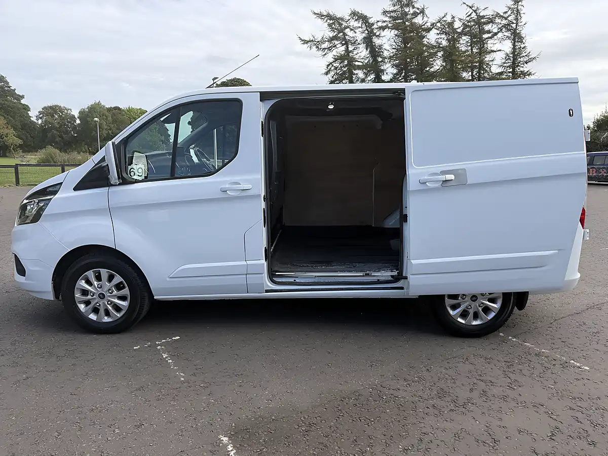 Used 2020 Ford Transit Custom Limited White - Interior and Exterior details 11