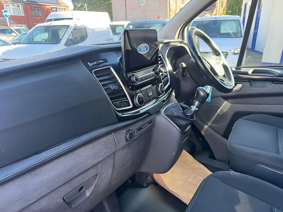 Used 2020 Ford Transit Custom Limited White - Interior and Exterior details 4