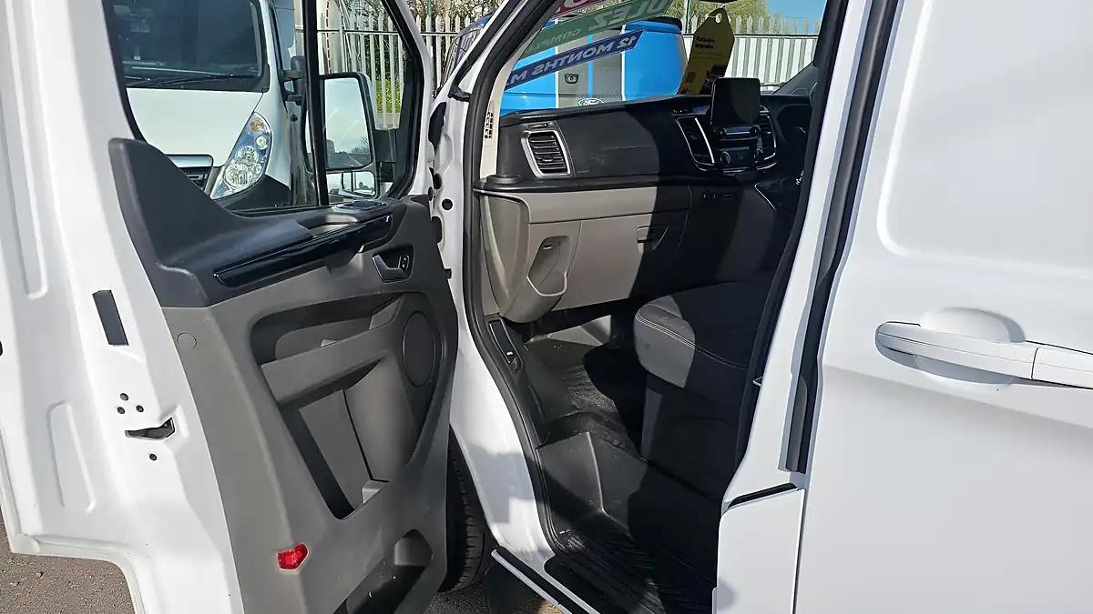 Used 2020 Ford Transit Custom Limited White - Interior and Exterior details 14