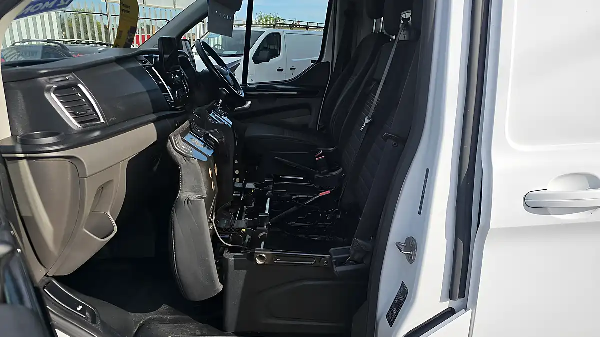 Used 2020 Ford Transit Custom Limited White - Interior and Exterior details 17