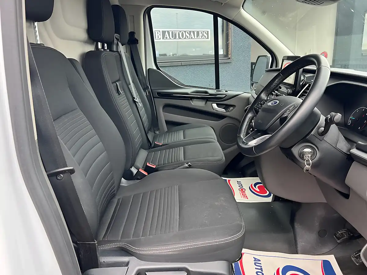 Used 2020 Ford Transit Custom Limited White - Interior and Exterior details 14