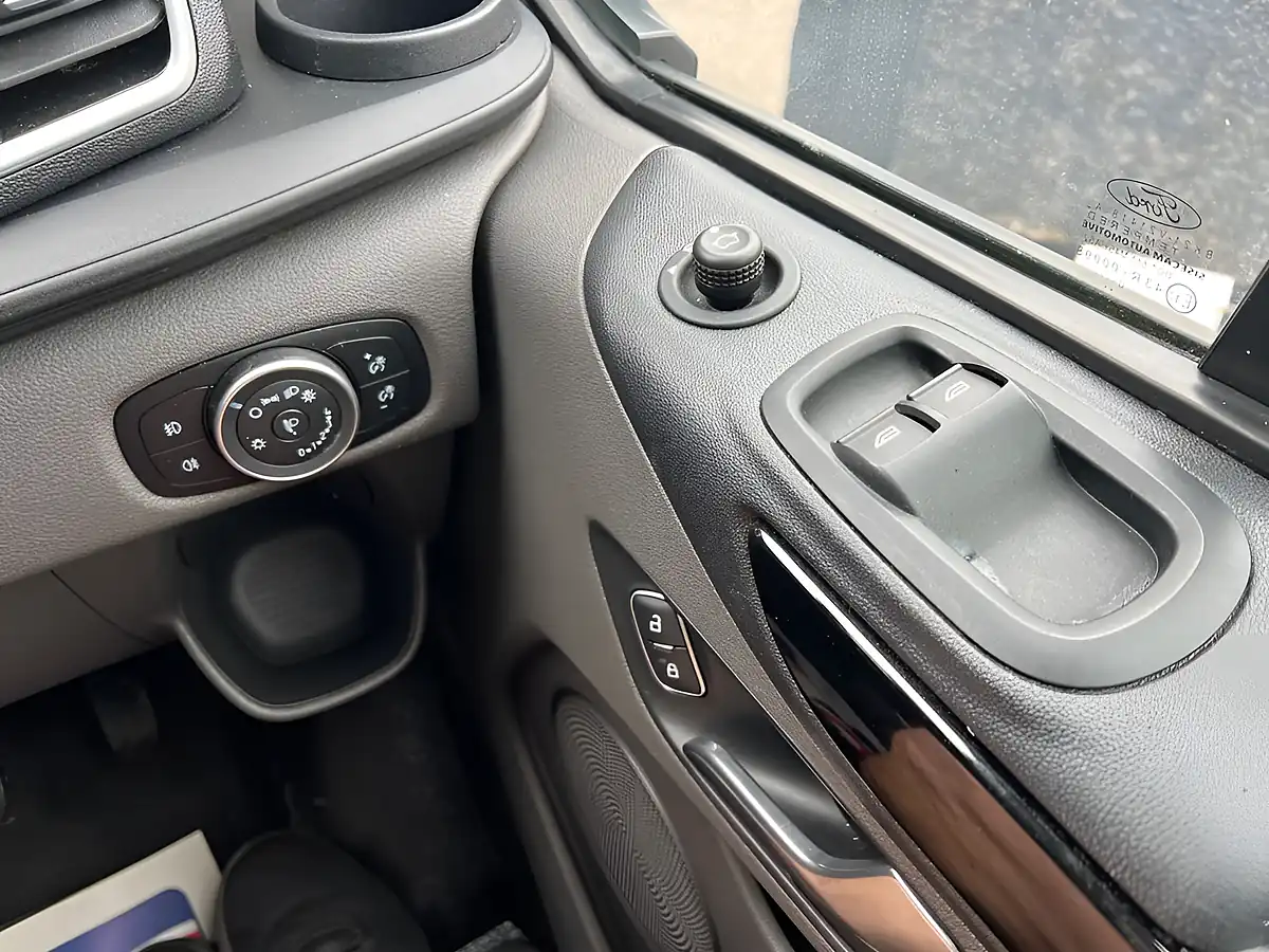 Used 2020 Ford Transit Custom Limited White - Interior and Exterior details 16
