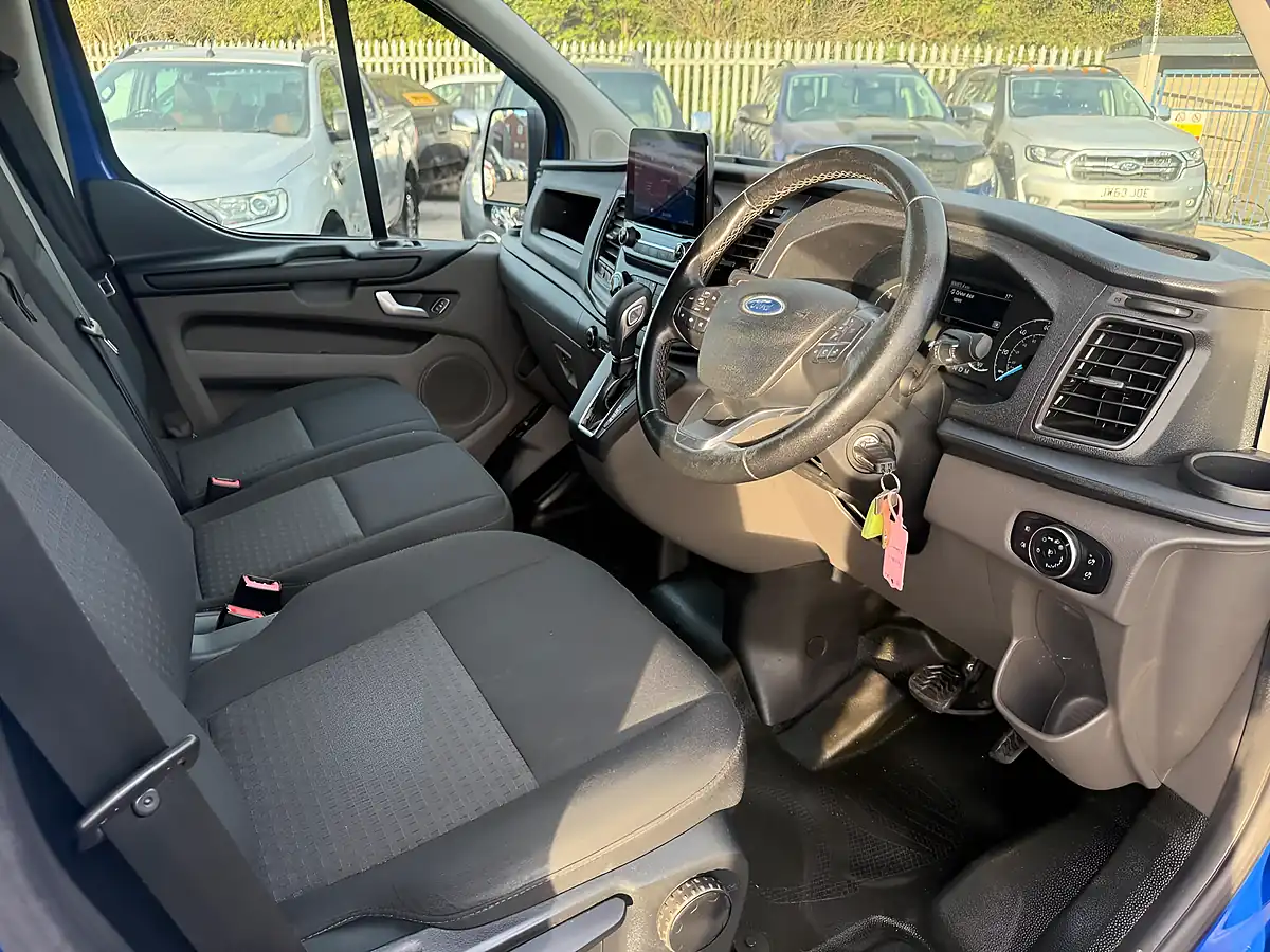 Used 2020 Ford Transit Custom Trend Blue - Interior and Exterior details 12