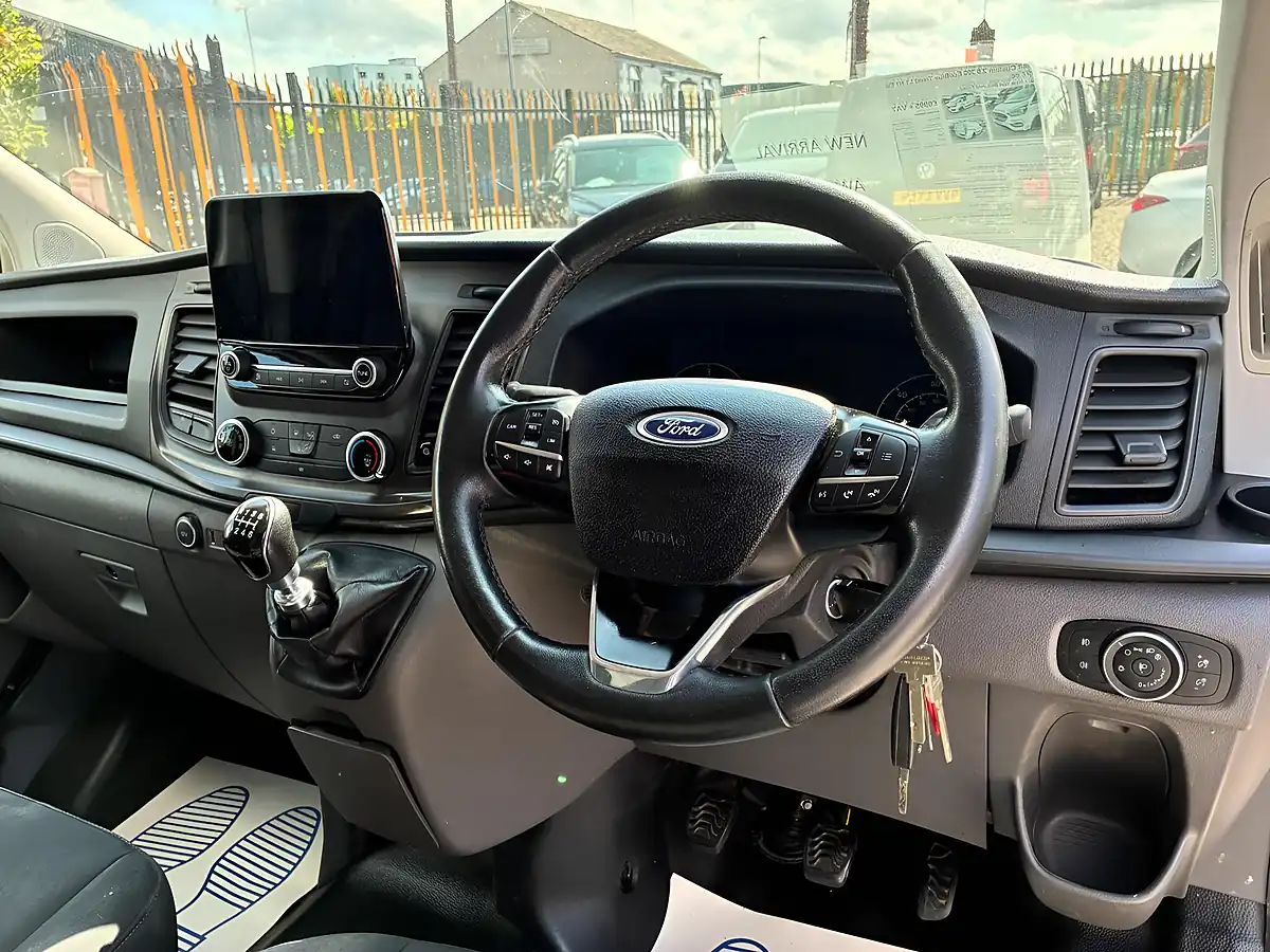 Used 2020 Ford Transit Custom Trend L1 H1 White - Interior and Exterior details 14