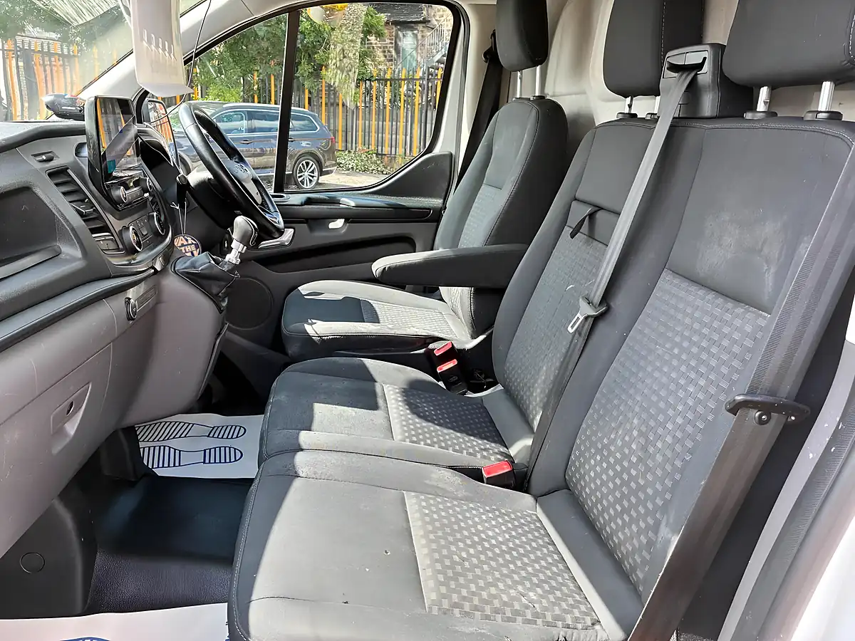 Used 2020 Ford Transit Custom Trend L1 H1 White - Interior and Exterior details 17