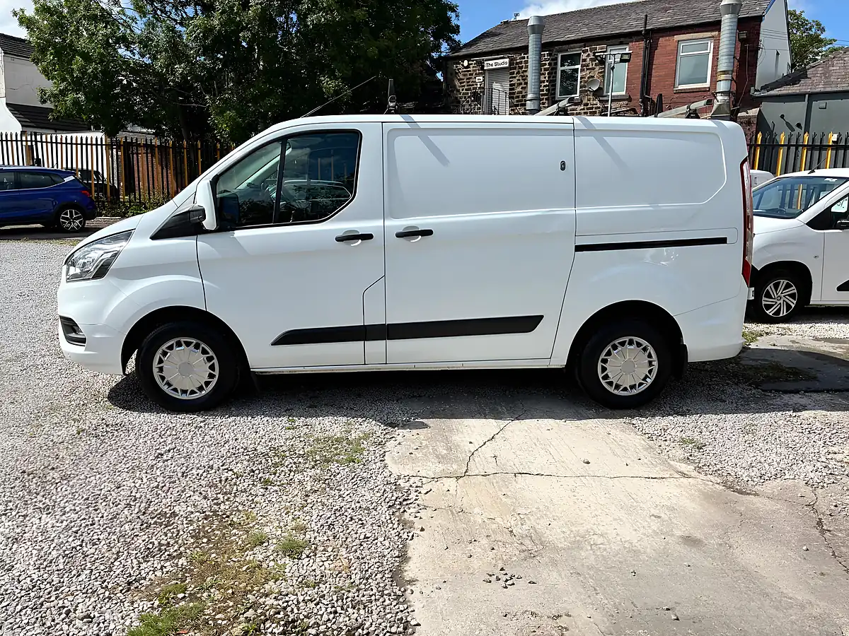 Used 2020 Ford Transit Custom Trend L1 H1 White - Interior and Exterior details 8
