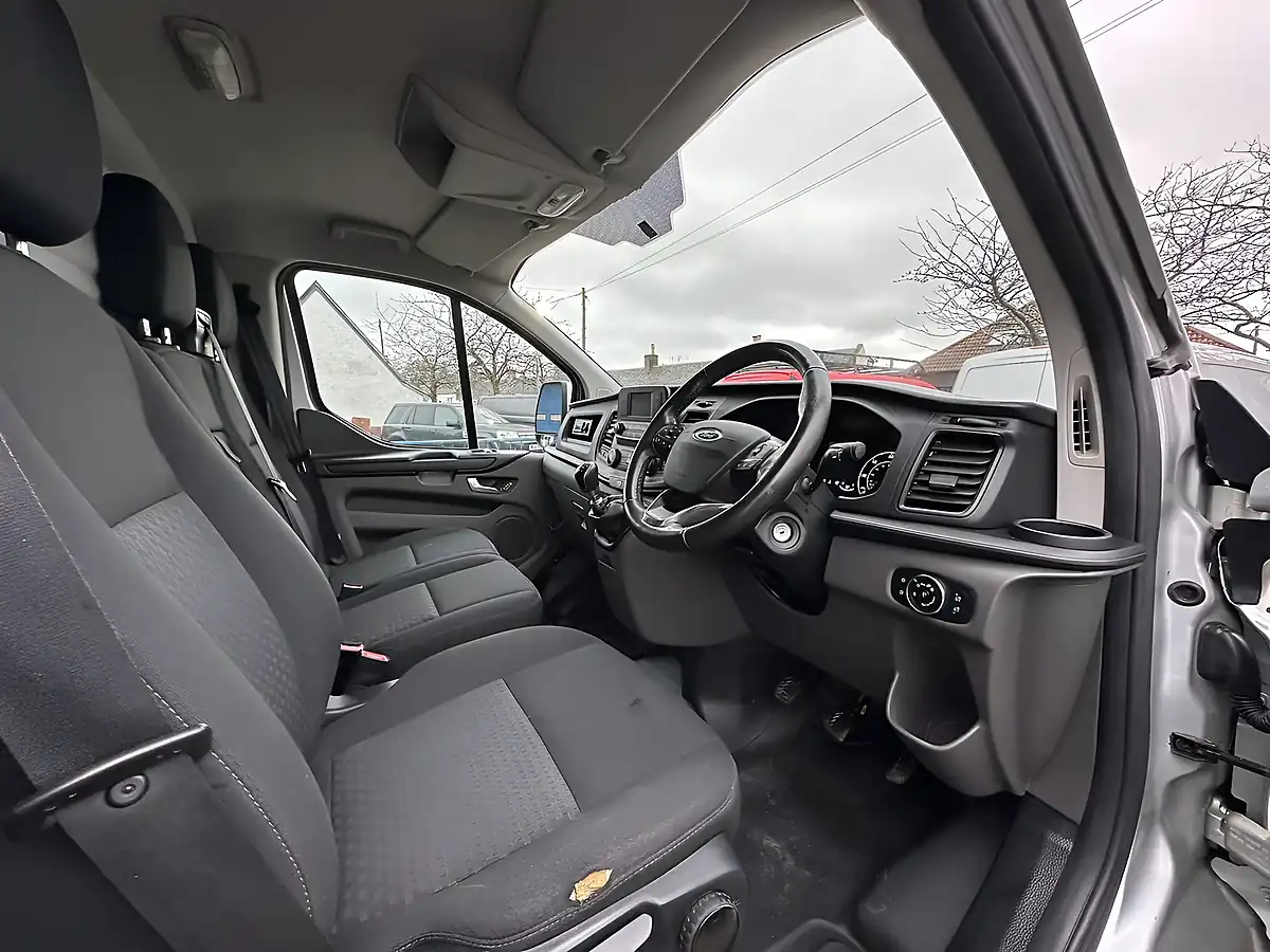 Used 2020 Ford Transit Custom Trend Silver - Interior and Exterior details 10