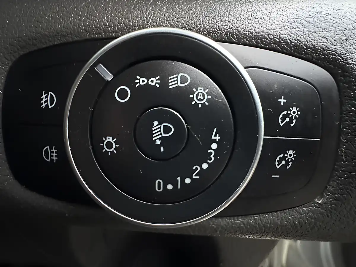 Used 2020 Ford Transit Custom Trend Silver - Interior and Exterior details 14