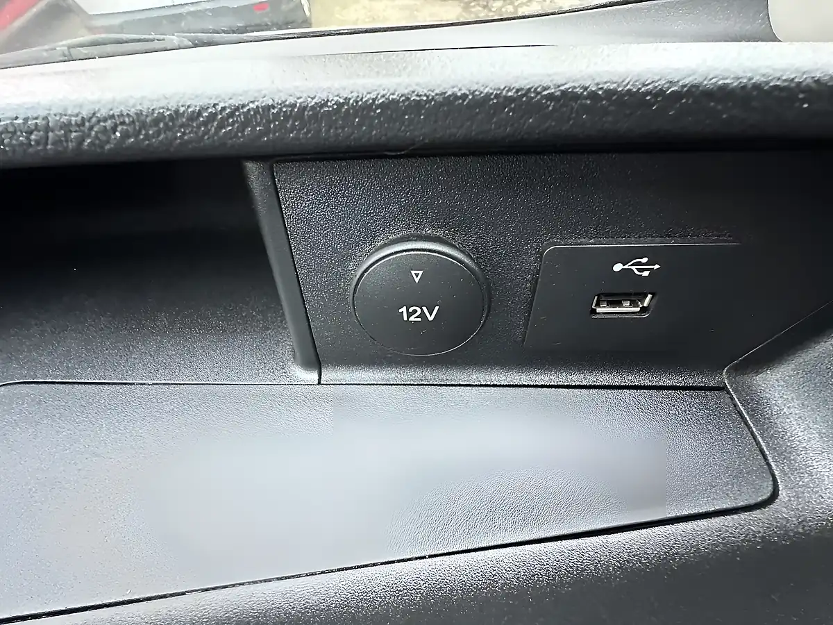 Used 2020 Ford Transit Custom Trend Silver - Interior and Exterior details 15
