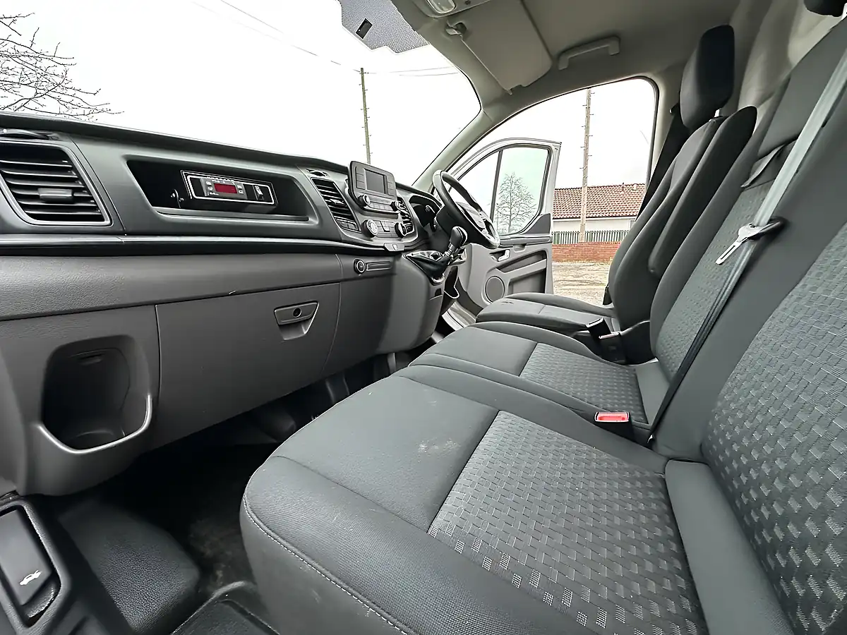 Used 2020 Ford Transit Custom Trend Silver - Interior and Exterior details 16